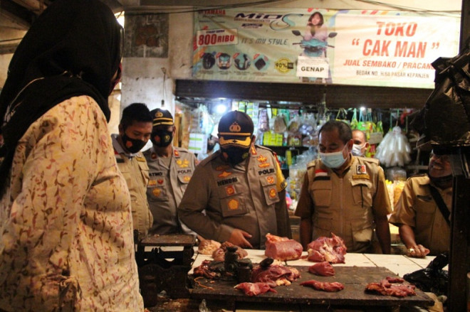 Polres Malang melakukan inspeksi mendadak (sidak) di Pasar Kepanjen, Kabupaten Malang, Jawa Timur, Selasa 22 Desember 2020.