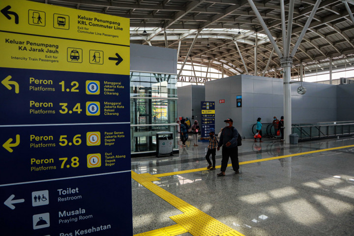 Melihat Wajah Baru Stasiun Jatinegara