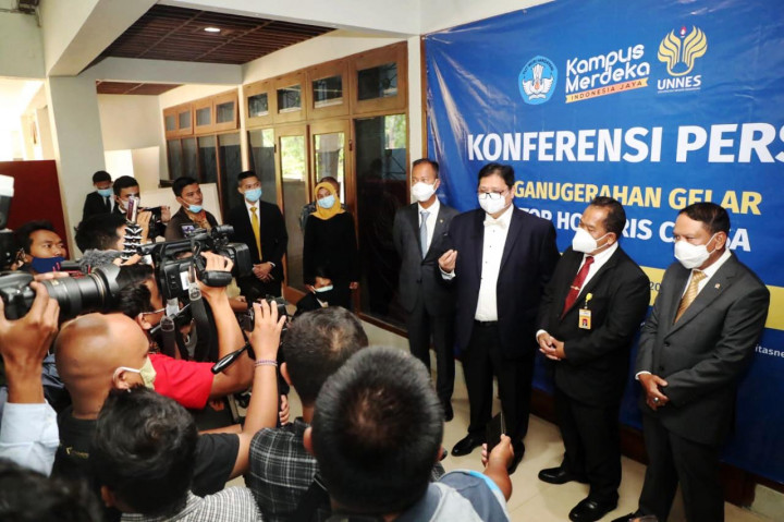 Menpora Apresiasi Kinerja Airlangga Hartarto sebagai Ketum PB WI