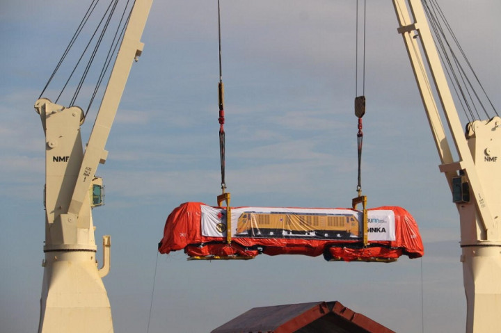 Kereta Lokomotif Produksi PT INKA Tiba di Filipina