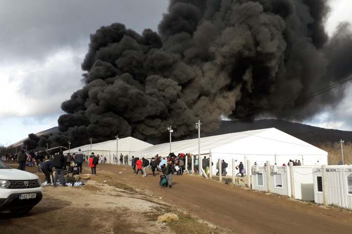Potret Kebakaran Kamp Pengungsi di Bosnia