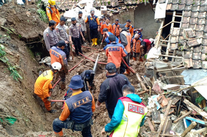 Longsor Landa Lembang, Satu Orang Tertimbun