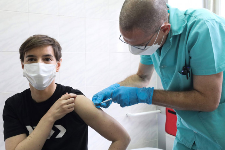 Perdana Menteri Jadi Orang Pertama yang Divaksin Covid-19 di Serbia