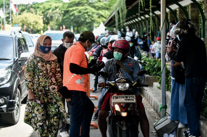 Pintu Masuk Ancol Dipadati Pengunjung