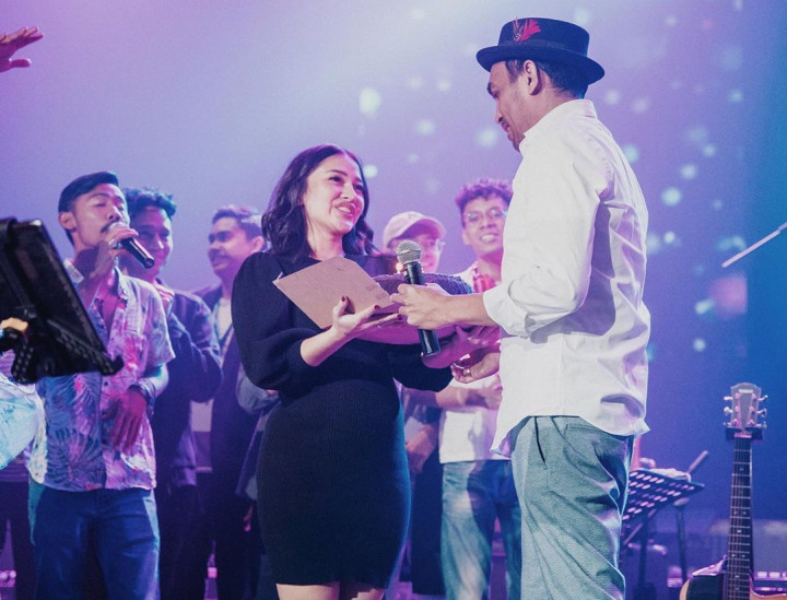 Kesedihan Mutia Ayu Pertama Kali Rayakan Natal Tanpa Glenn Fredly