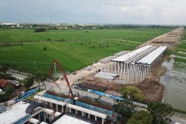 3 Foto Terpopuler: Tol Semarang-Demak Ditargetkan Rampung 2022 hingga Liverpool Ditahan Imbang West Brom