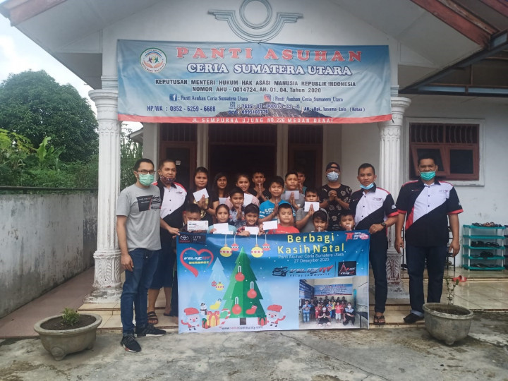 Velozity Berbagi Kasih Natal di Panti Asuhan Ceria