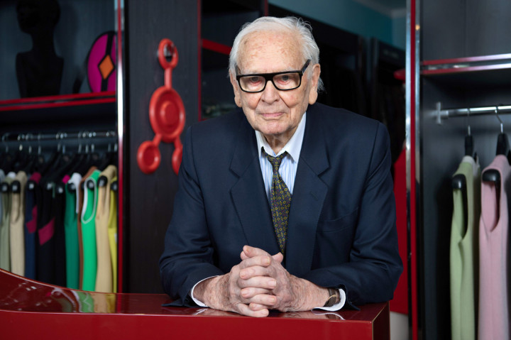 Desainer Pierre Cardin Meninggal di Usia 98 Tahun