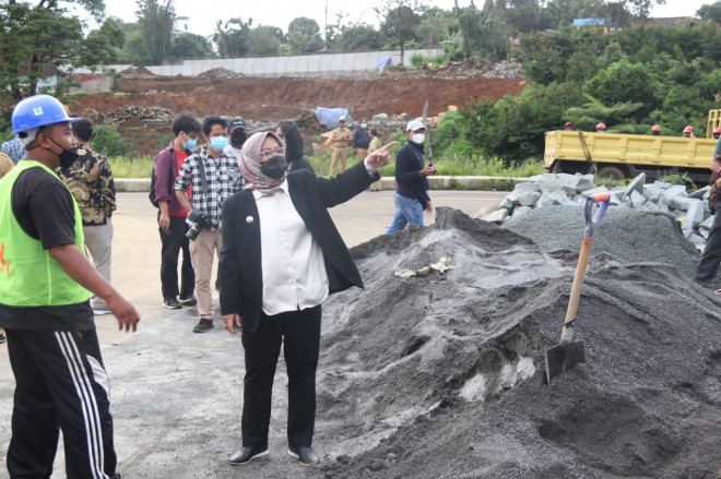 Bupati Bogor, Ade Yasin meninjau langsung Pembangunan rest area Gunung Mas, Kecamatan Cisarua, Kabupaten Bogor, Jawa Barat, Rabu, 30 Desember 2020. (Foto: Istimewa)