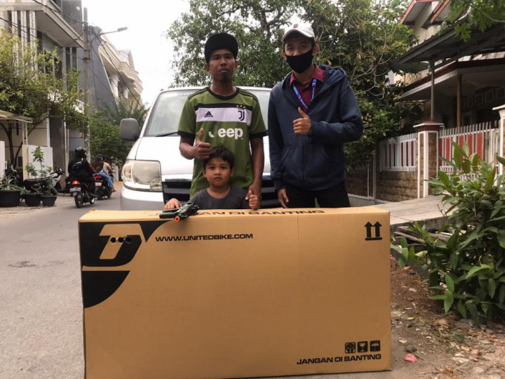 Dua Guru Honorer Dapat Hadiah Sepeda di Ulang Tahun Medcom.id