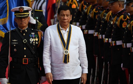 Tanpa Izin, Paspampres Duterte Disuntik Vaksin Covid-19