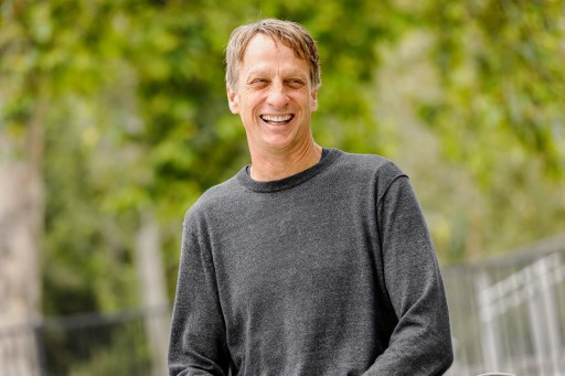 Tutup Tahun 2020, Tony Hawk Lempar Papan Skate