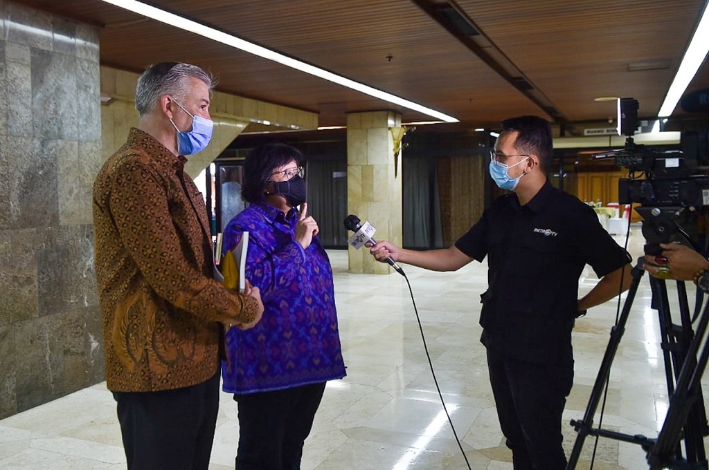 Menteri LHK Siti Nurbaya bersama FAO Representative ad interim for Indonesia Richard Trenchard. Foto: dok KLHK.