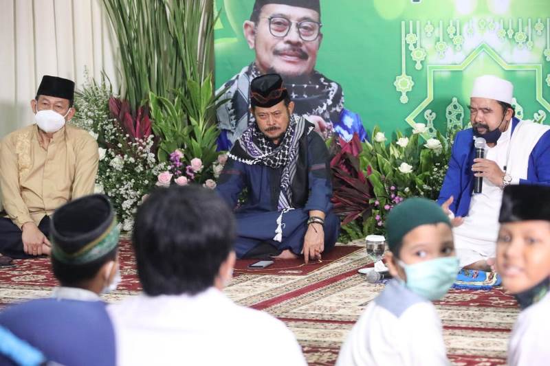 Mentan Syahrul Yasin Limpo saat menyelenggarakan doa dan dzikir bersama jajaran Kementan, di Komplek Widya Chandra, Senayan, Jakarta, Kamis malam, 31 Desember 2020. (Foto: Dok. Kementan) 