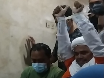 Pentolan FPI Rizieq Shihab ditahan usai menjalani pemeriksaan sebagai tersangka di Jakarta, Minggu dini hari, 13 Desember 2020. Medcom.id/Candra Yuri Nuralam