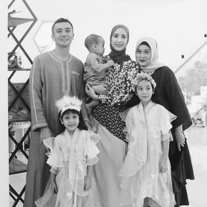 Artis Fanny Fabriana Positif Covid-19 Satu Keluarga