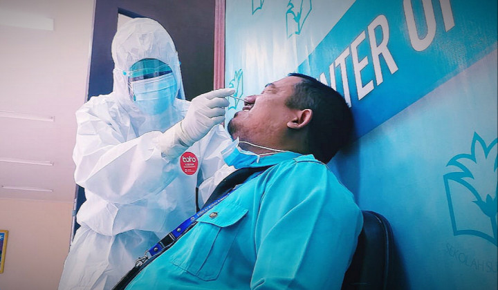 Guru Sekolah Sukma Bangsa Pidie <i>Swab</i> Antigen Massal