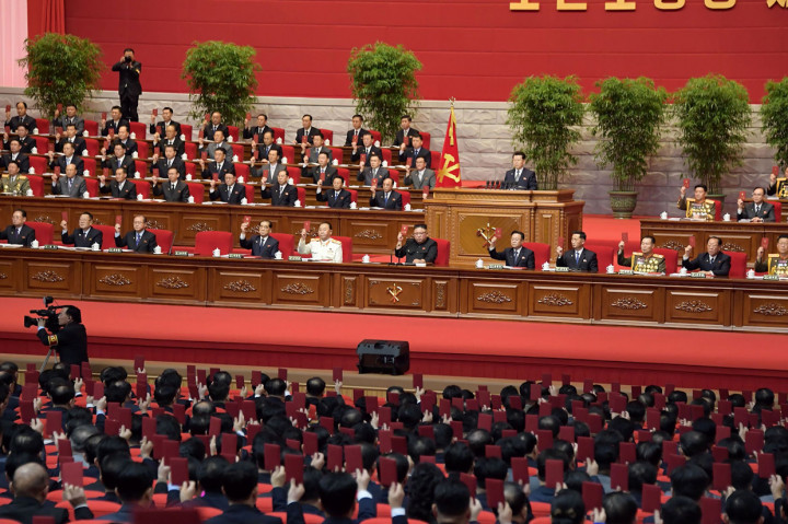 Kim Jong-Un Pimpin Rapat Besar Dihadiri 5 Ribu Orang Tanpa Masker