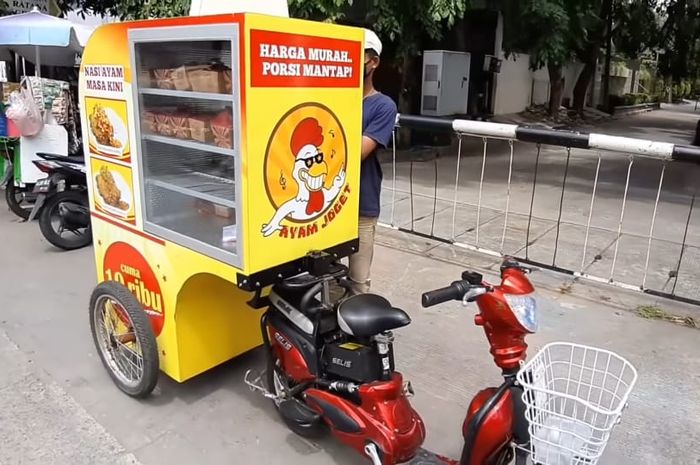 Unik, Motor Listrik Ibu-ibu Komplek Dipakai Jualan Ayam Geprek