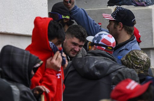 Polisi AS Meninggal Akibat Terluka dalam Serangan Pendukung Trump