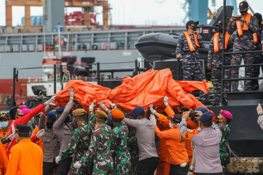 Serpihan Pesawat Dan Jenazah Korban Sriwijaya Air Sj 182 Kembali