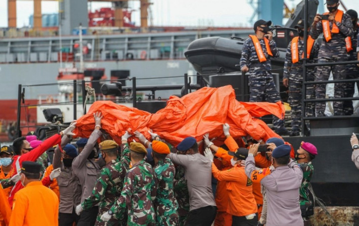 5 Penemuan Ini Makin Mendekatkan Tim Pencari ke Pesawat Sriwijaya yang Jatuh