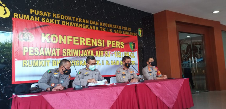 DVI Polri Terima 16 Kantong Jenazah Korban Pesawat Sriwijaya Air