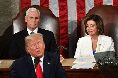 Pelosi Ultimatum Pence Gunakan Amandemen ke-25 terhadap Trump
