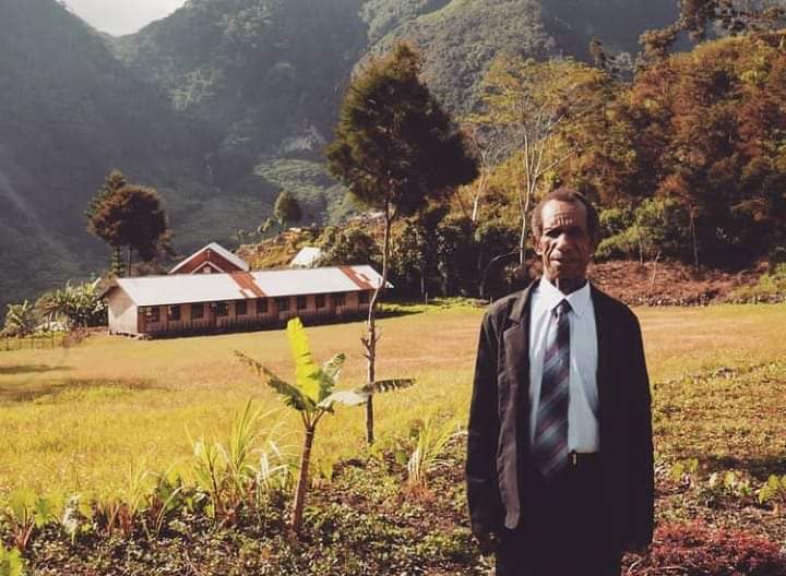 Trending Twitter, Kisah Pak Sulaiman Guru Honorer di Pedalaman Papua