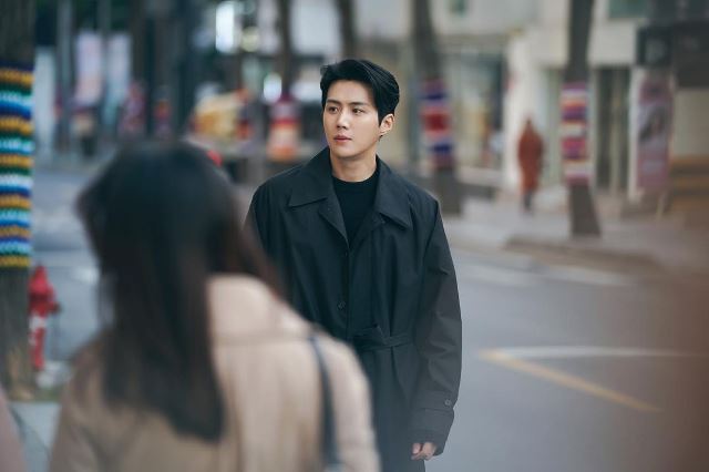 Intip gaya Kim Soen Ho yang keren dalam drakor Start Up. (Foto: Dok. Instagram Kim Soen Ho/@seonho__kim)
