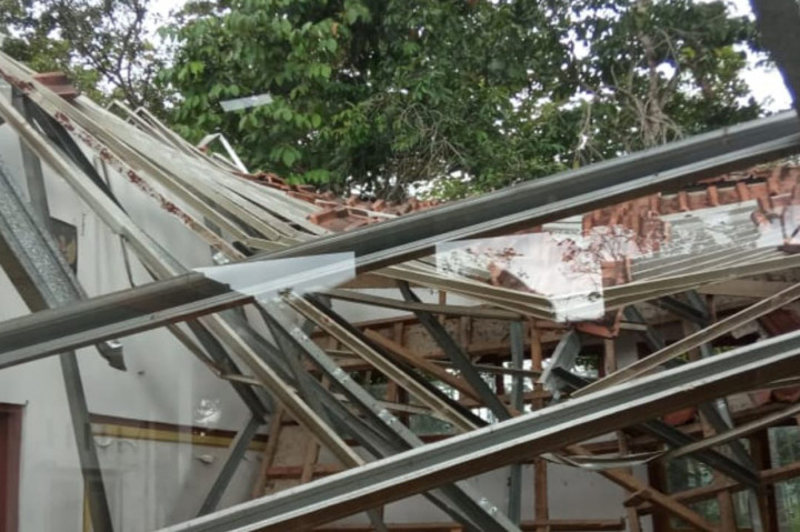 SDN 2 Janggala Ciamis Ambruk Akibat Diterjang Hujan Deras