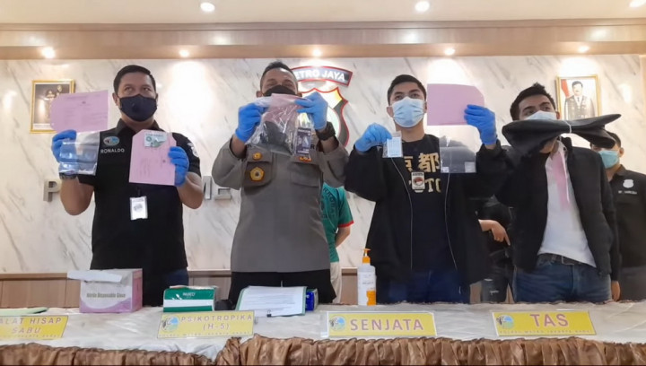 Selain Narkoba, Polisi Sita Senjata Api dan Peluru Tajam di Rumah Nindy Ayunda