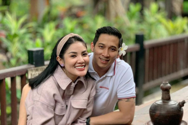 Dikira Narkoba, Cairan di Rumah Suami Nindy Ternyata Pelumas Seks dari Luar Negeri