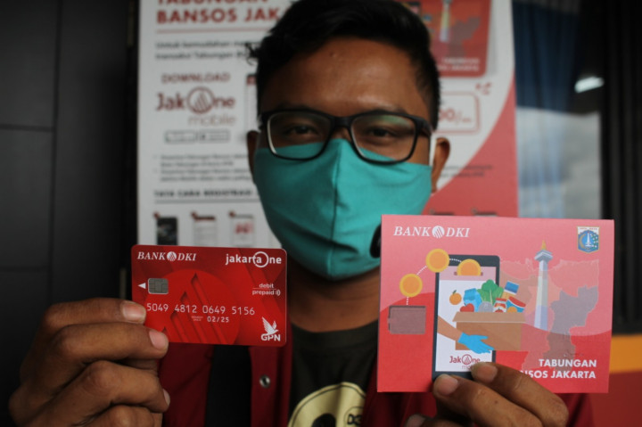 Dinsos DKI Jakarta dan Bank DKI Salurkan Bantuan Sosial Tunai