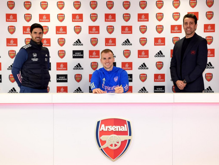 Arsenal Perpanjang Kontrak Rob Holding