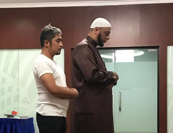 Tangis Penyesalan Irfan Hakim Tak Bisa Penuhi Permintaan Syekh Ali Jaber