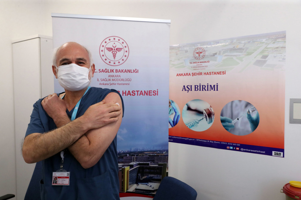 Turki Mulai Vaksinasi Sinovac untuk Tenaga Kesehatan