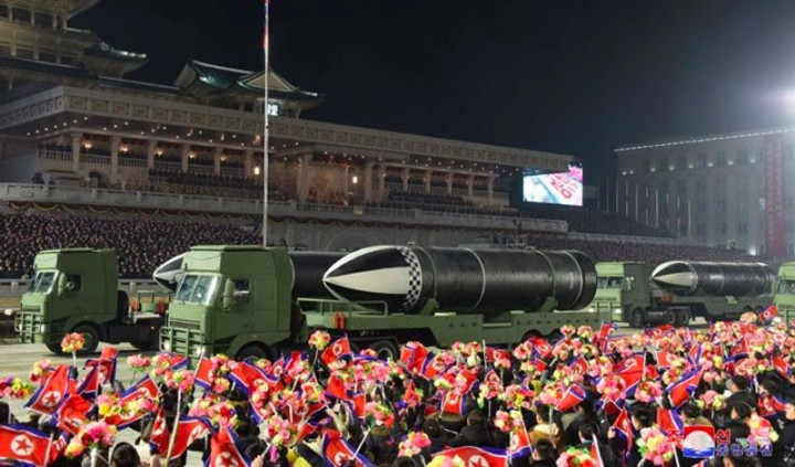 Korea Utara Pamer Rudal yang Diluncurkan dari Kapal Selam