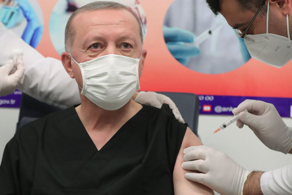 Sama Seperti Jokowi, Erdogan juga Disuntik Vaksin Sinovac