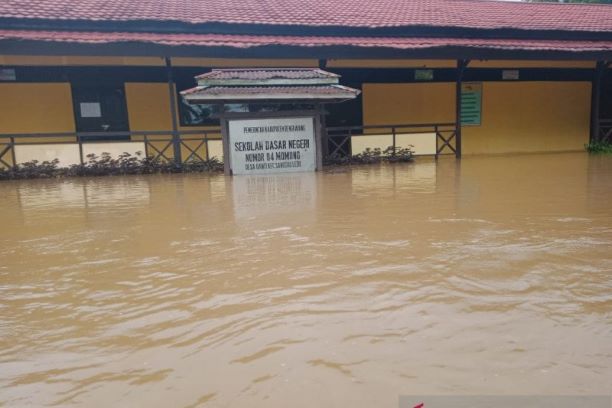 Sekolah di Bengkayang Terendam Banjir, Proses SNMPTN akan Ditinjau