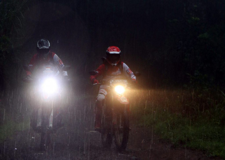 Ini Resiko Para Bikers yang Berkendara di Tengah Hujan