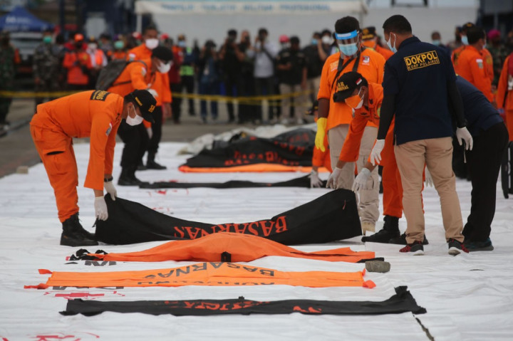 Sampel DNA Keluarga Korban Kecelakaan Sriwijaya Air Komplet