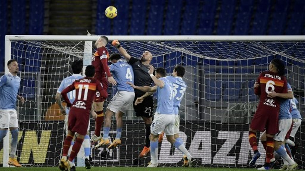 Suasana pertandingan Lazio vs AS Roma. (Foto: AFP/Filippo Monteforte)