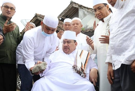 Ini Amalan Habib Ali Assegaf yang Diajarkan ke Habib Rizieq