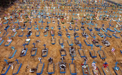 Kuburan covid-19 di Brasil. Foto: AFP.