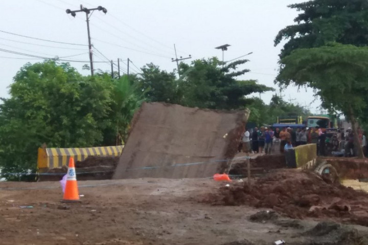 Jembatan Mataraman Ambruk, Jalur Trans Kalsel-Kaltim Lumpuh