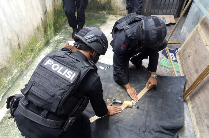 Warga Tasikmalaya Temukan Bom Sisa Perang Dunia II