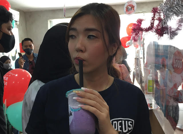 Menikmati Minuman Kekinian di Pesta Raja Boba Teguk