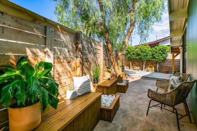 Rumah mungil Jake Borelli di Los Angeles. Foto: Realtor