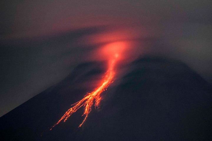 Gunung Merapi Luncurkan Awan Panas Sejauh 1,8 kilometer